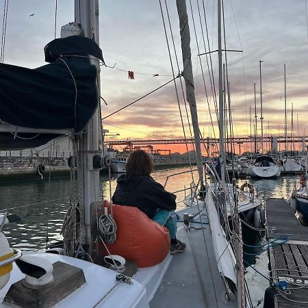 فندق Cozy Lisbon Marina Sleepaboard - Sail Away المظهر الخارجي الصورة