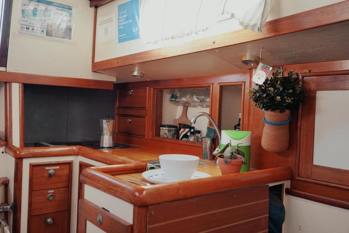 فندق Cozy Lisbon Marina Sleepaboard - Sail Away المظهر الخارجي الصورة