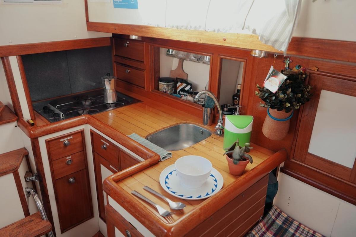 فندق Cozy Lisbon Marina Sleepaboard - Sail Away المظهر الخارجي الصورة