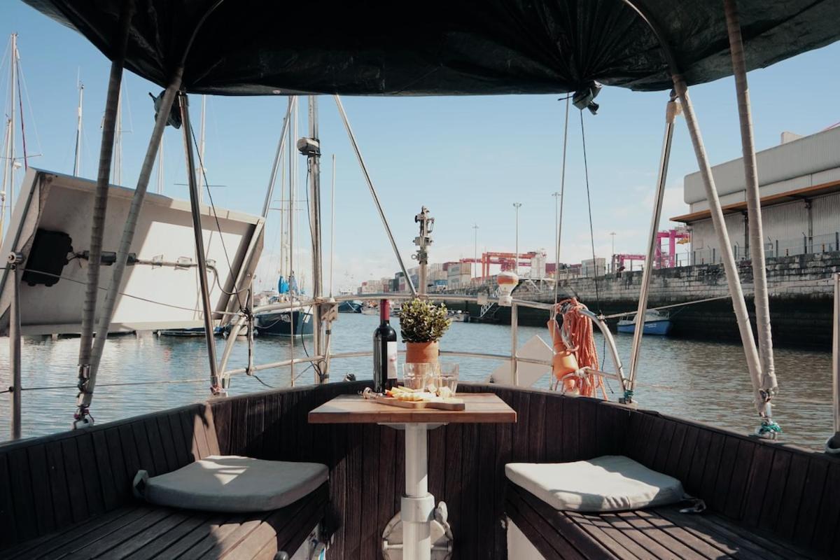 فندق Cozy Lisbon Marina Sleepaboard - Sail Away المظهر الخارجي الصورة