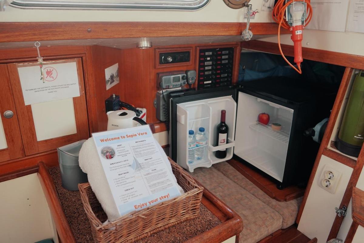 فندق Cozy Lisbon Marina Sleepaboard - Sail Away المظهر الخارجي الصورة