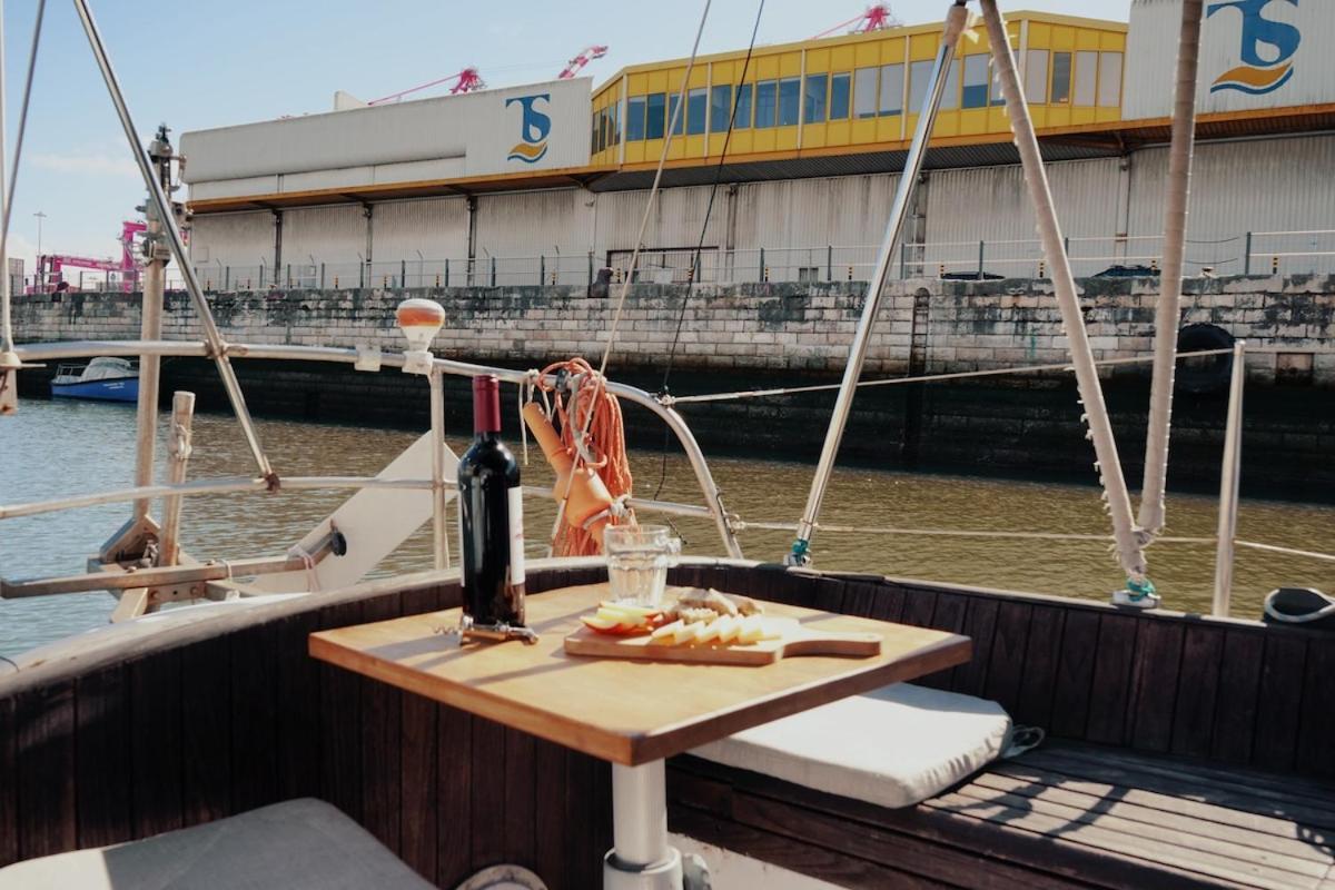 فندق Cozy Lisbon Marina Sleepaboard - Sail Away المظهر الخارجي الصورة