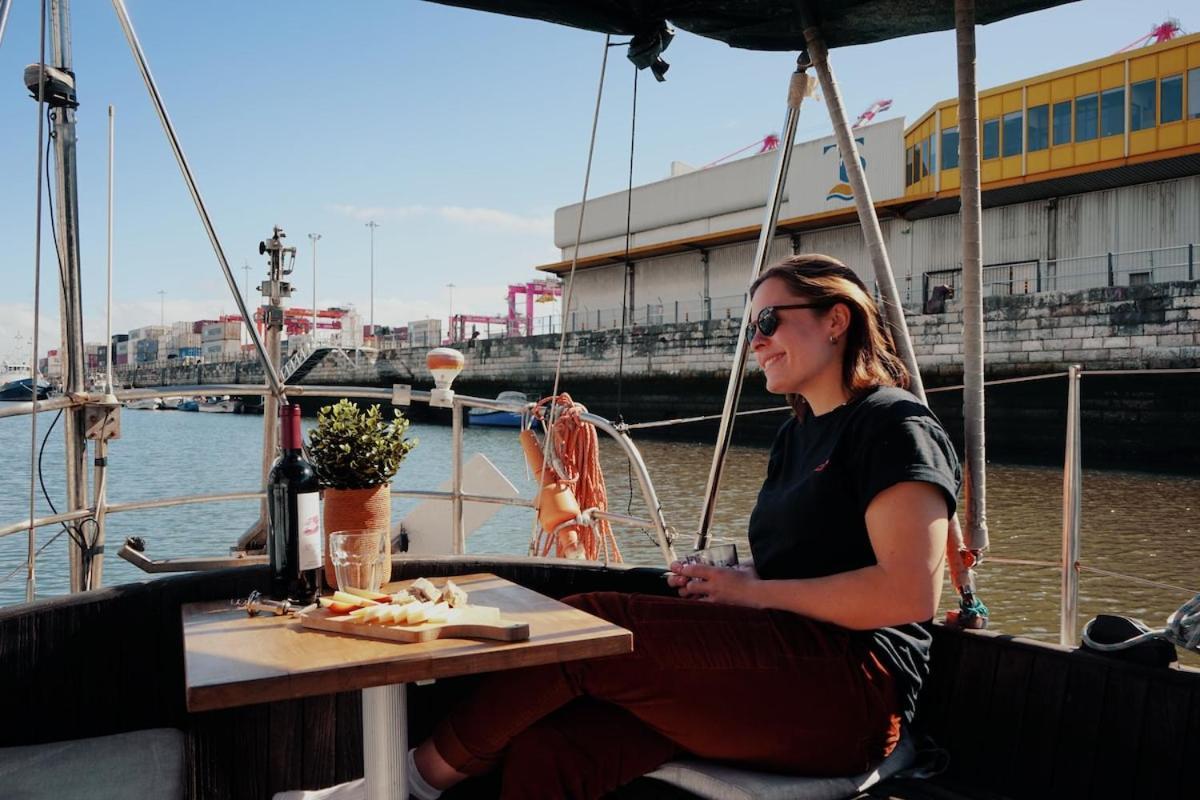 فندق Cozy Lisbon Marina Sleepaboard - Sail Away المظهر الخارجي الصورة